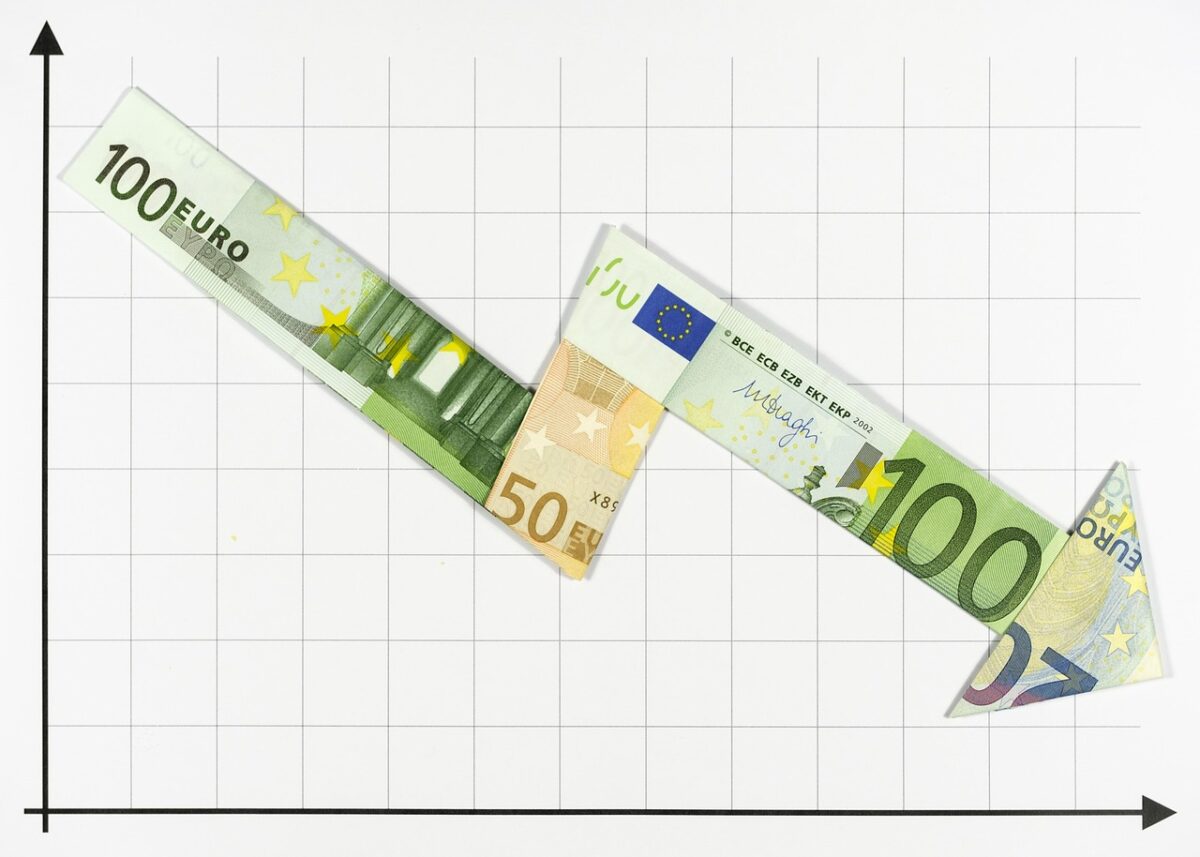 Crollo ChatGPT, disinstallazioni aumentate del 295%: cosa sta succedendo?