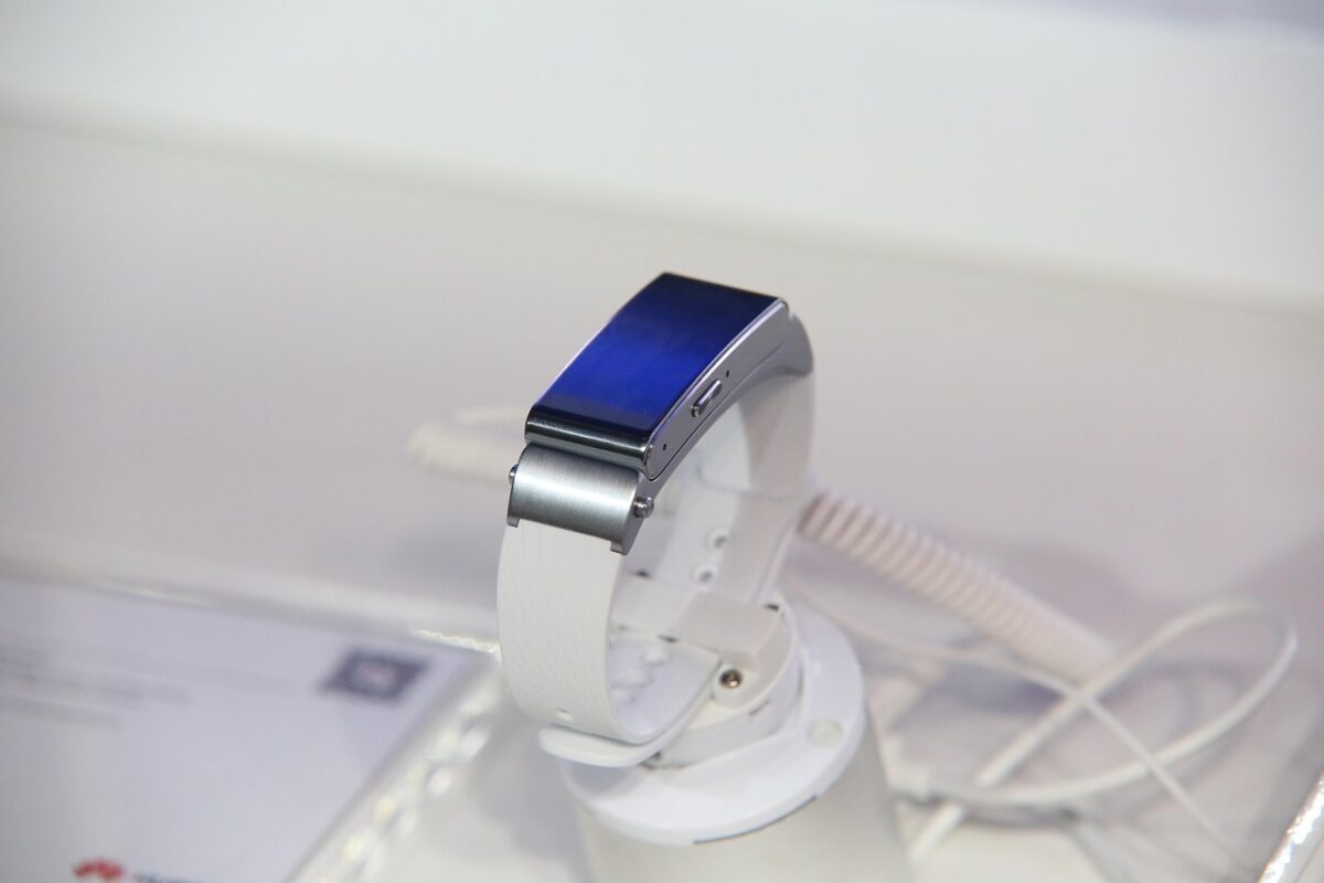 Snapdragon Wear Elite: l’intelligenza artificiale arriva davvero al polso