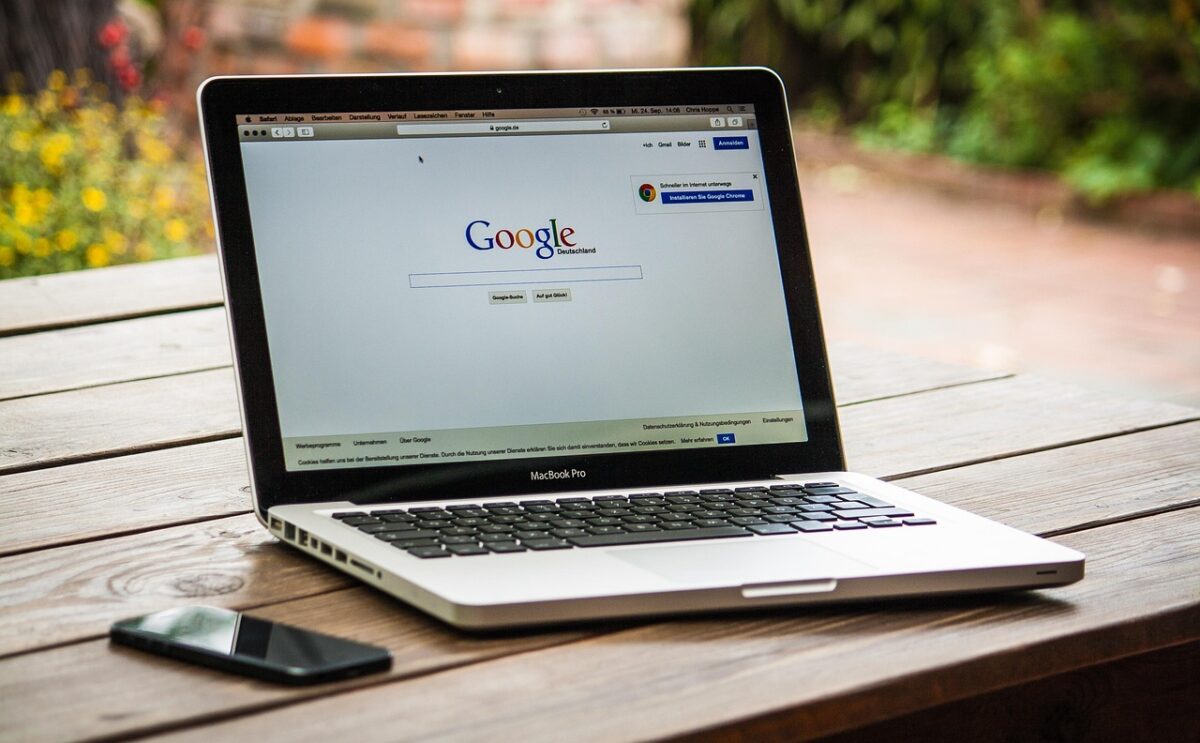 Google contro i deepfake vocali: arriva la nuova difesa per le chiamate su Android Google contro i deepfake vocali: arriva la nuova difesa per le chiamate su Android