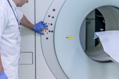 Intelligenza artificiale e DNA: i modelli genomici che hanno creato virus funzionanti