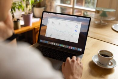 Microsoft cambia la gestione energetica dei laptop: più autonomia, meno sprechi
