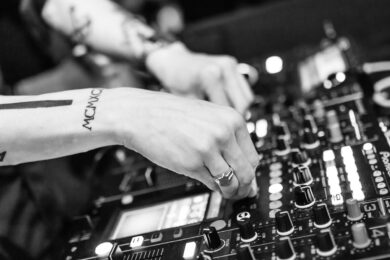 Musica AI e watermark audio: perché le aziende devono cambiare strategia
